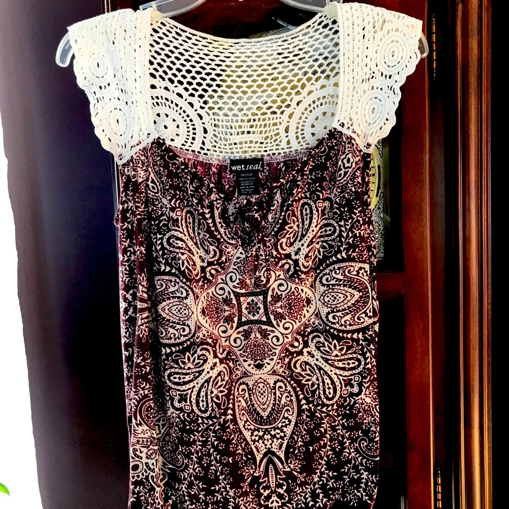 Sleeveless Wet Seal top